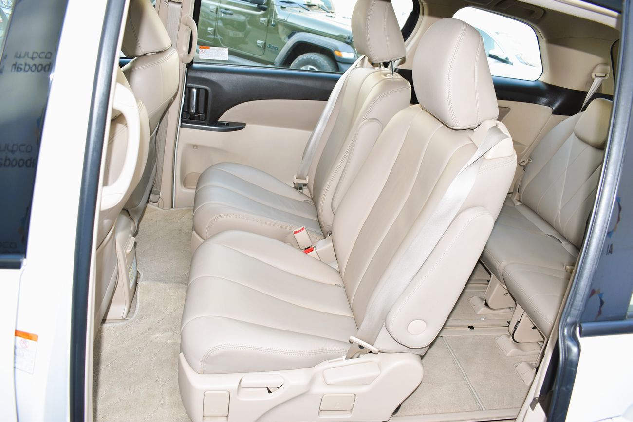 Toyota Previa AED 1439 PM | 2.4L SE GCC DEALER WARRANTY