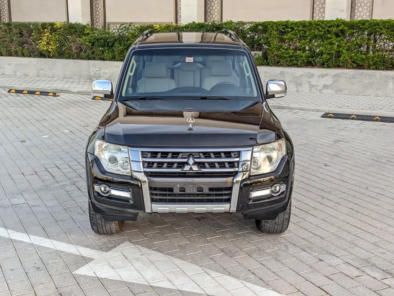 Mitsubishi Pajero GLS TOP FULL OPTION GCC V6 3.5L IN EXCELLENT CONDITION