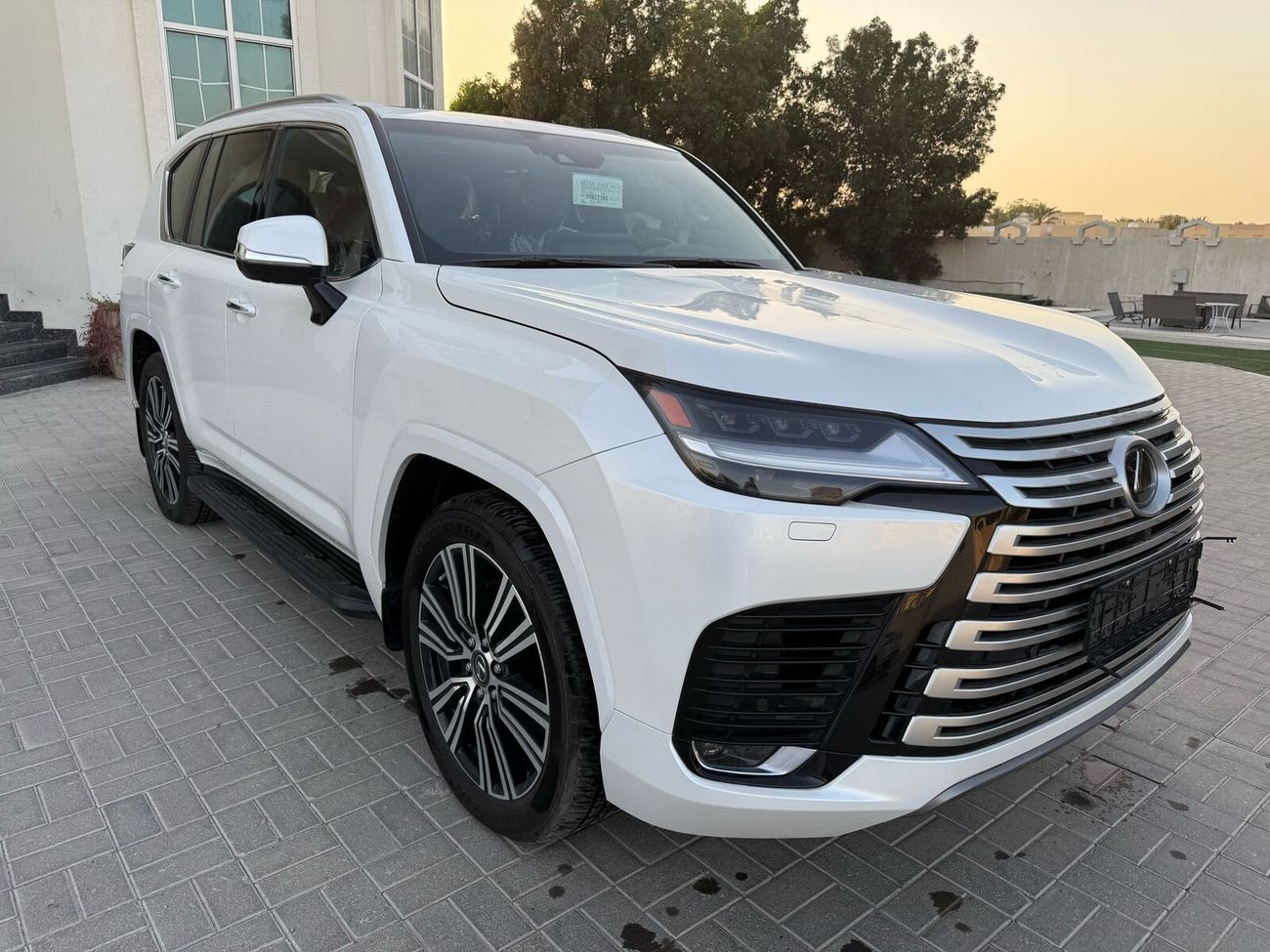 لكزس LX 600 AT / 3.5L V6 / POWER SEATS & LEATHER / SUNROOF / SPECIAL PROMOTION FOR LOCAL