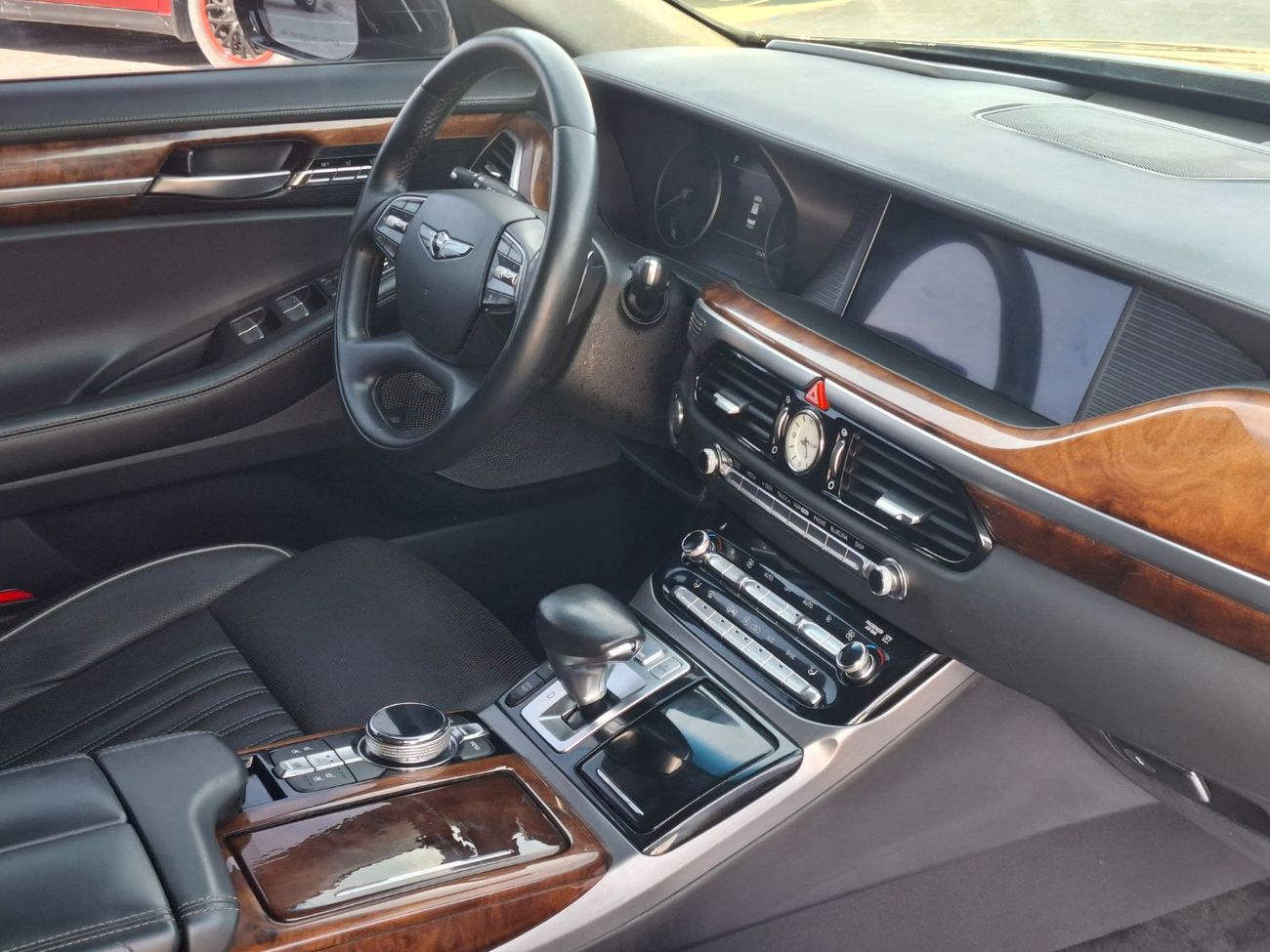 Genesis G90 Royal 5.0L (410 HP)