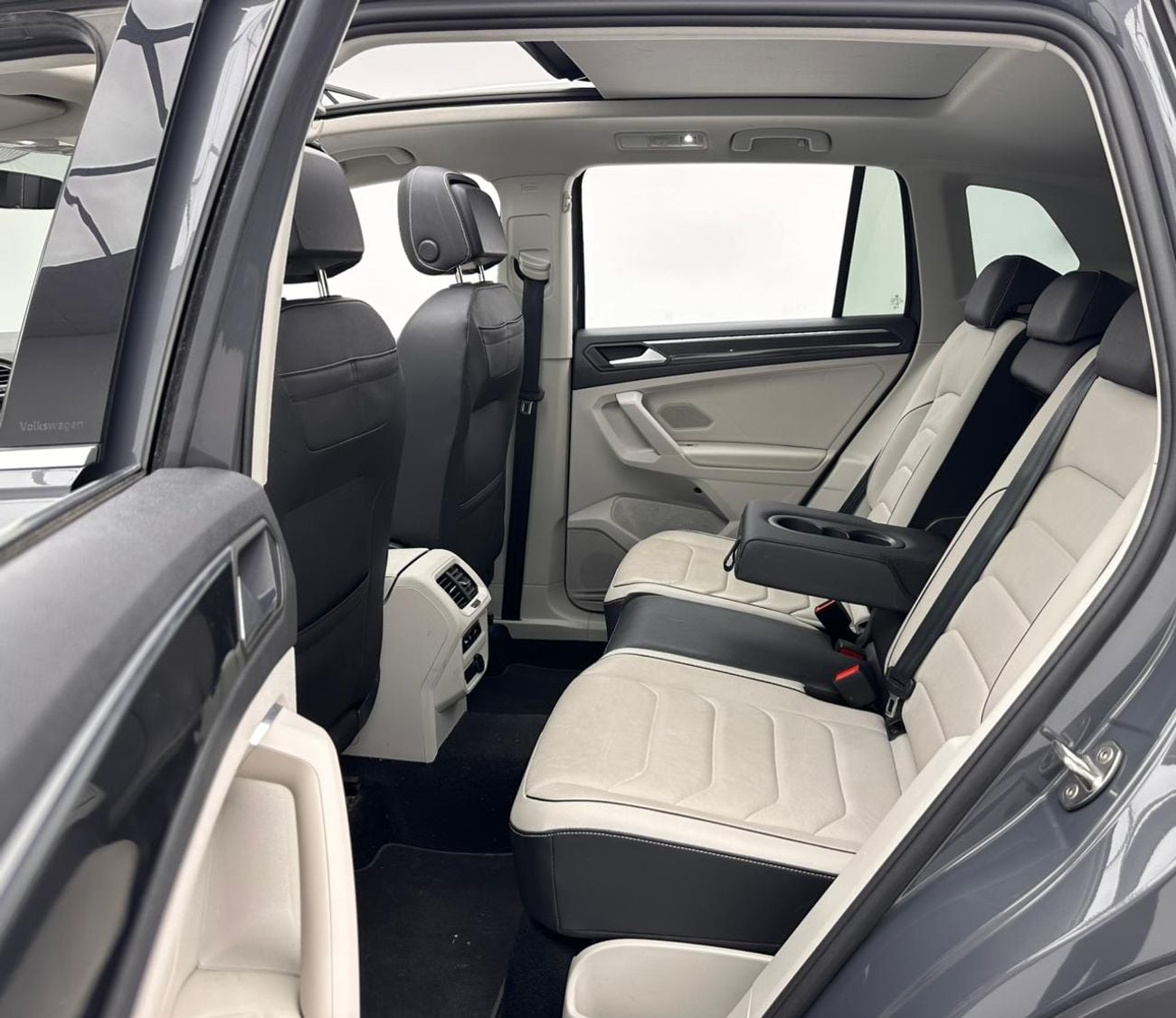 Volkswagen Tiguan 2023 Volkswagen Tiguan Elegance Premium, 07/2028 Volkswagen Warranty + Service Contract, Volkswagen