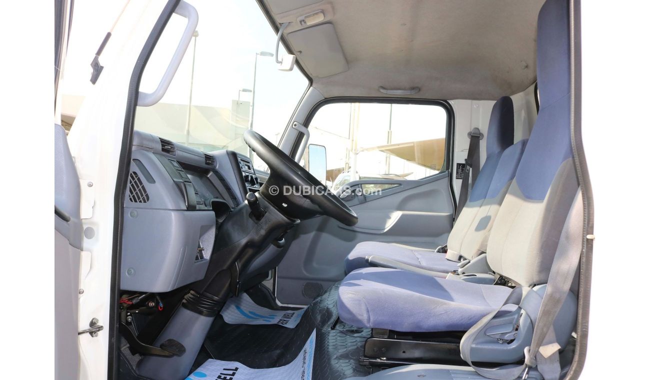 Mitsubishi Fuso Canter 2017 | MITSUBISHI CANTER HD DRY BOX - WITH GCC SPECS AND EXCELLENT CONDITION