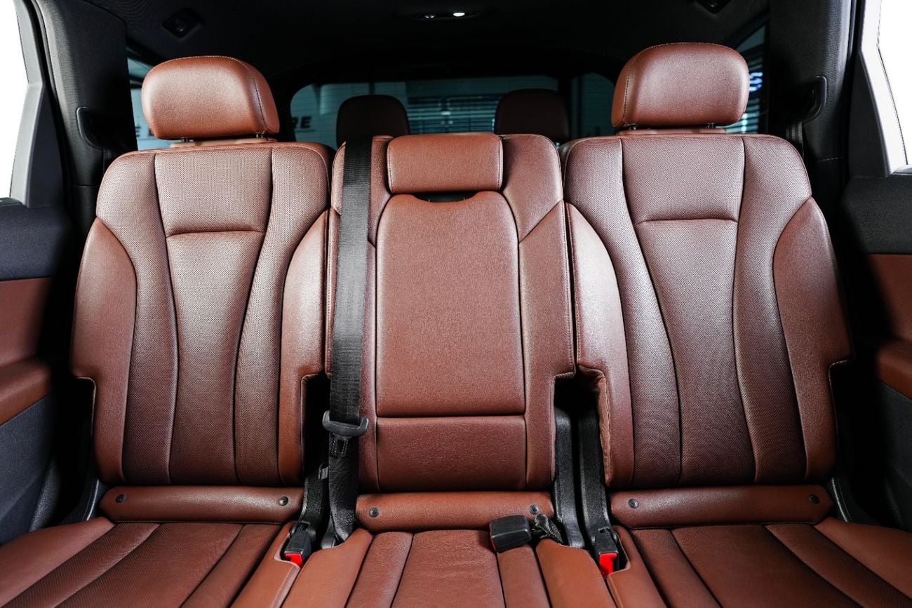 Audi Q7 55 TFSI GCC-7 Seats-Premium Leather Interior-22 Inch S Design Rims-Excellent Condition
