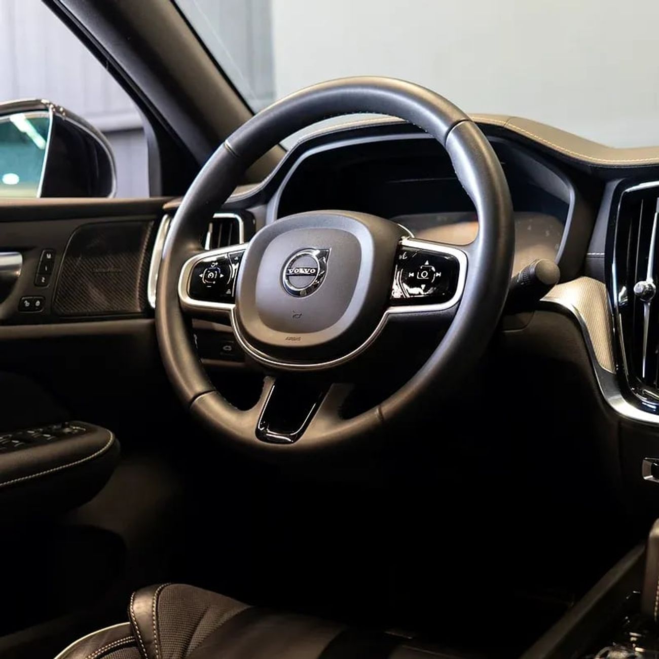 فولفو S60 B4 R Design 2.0L AED 1,915pm • 0% Downpayment • S60 R-Design • Agency Warranty