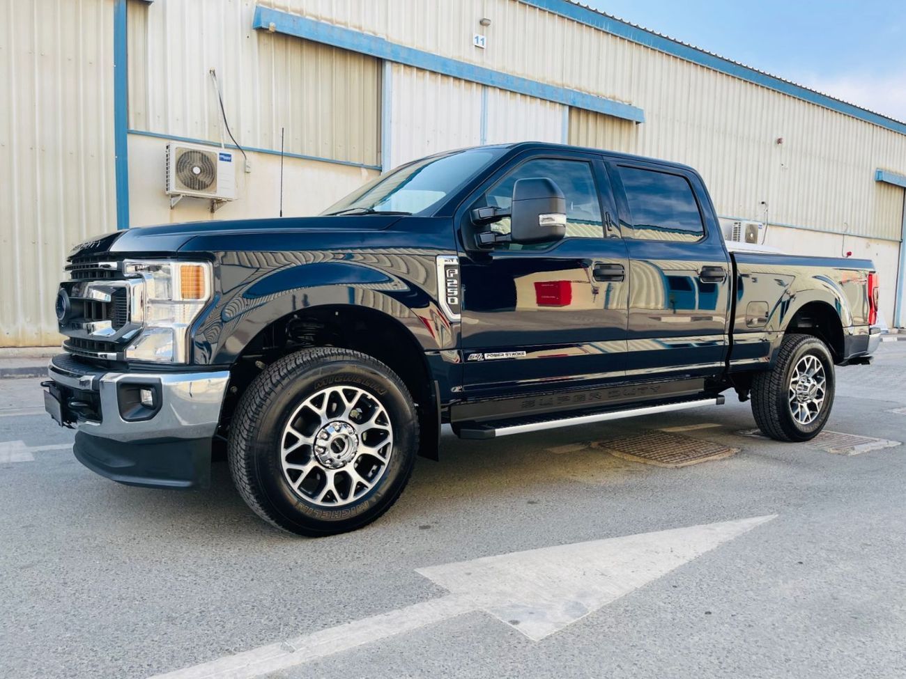 فورد F 250 F-250 SuperDuty XLT Pick-Up 6.8L V8 in RIGHT HAND DRIVE (EXPORT ONLY)