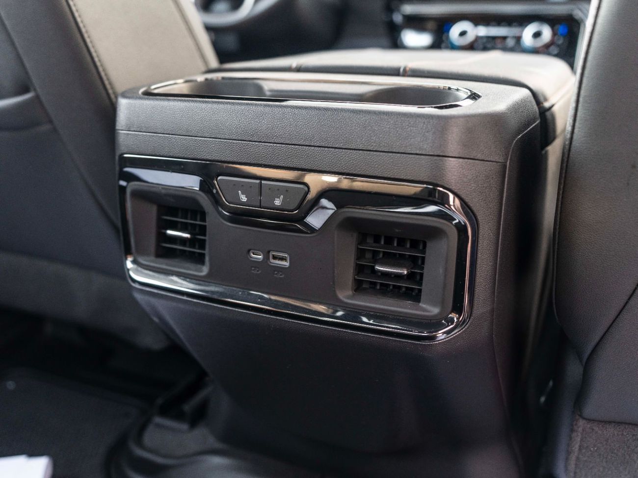 جي أم سي سييرا 5.3L V8 AT4 Regular Cab (AWD)