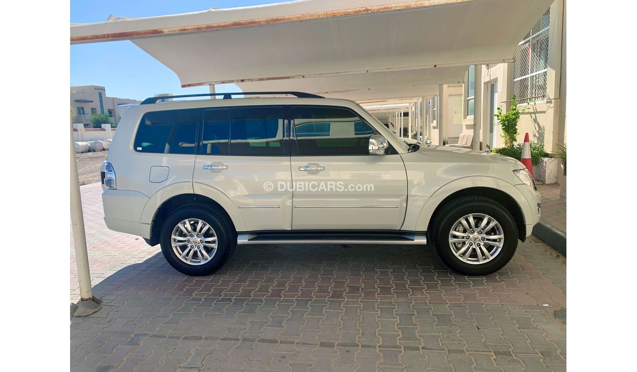 Mitsubishi Pajero 3.8 V6 GLS H/L (Gold Package)