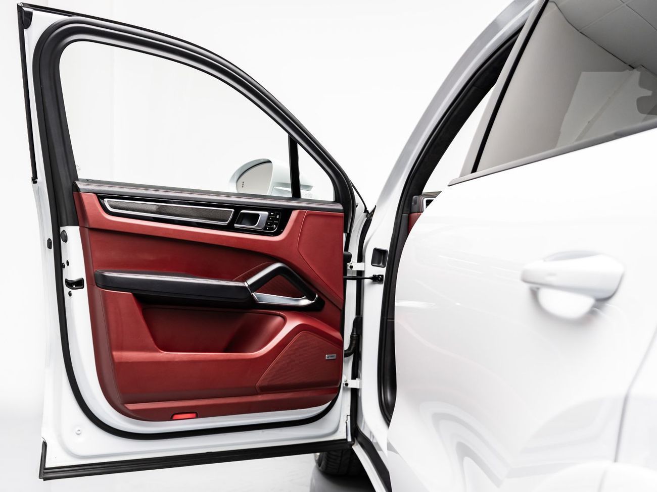 Porsche Cayenne Turbo 4.0L (550 HP) 2019 Porsche Cayenne Turbo, June 2026 Porsche Warranty, Full Service History, Lo