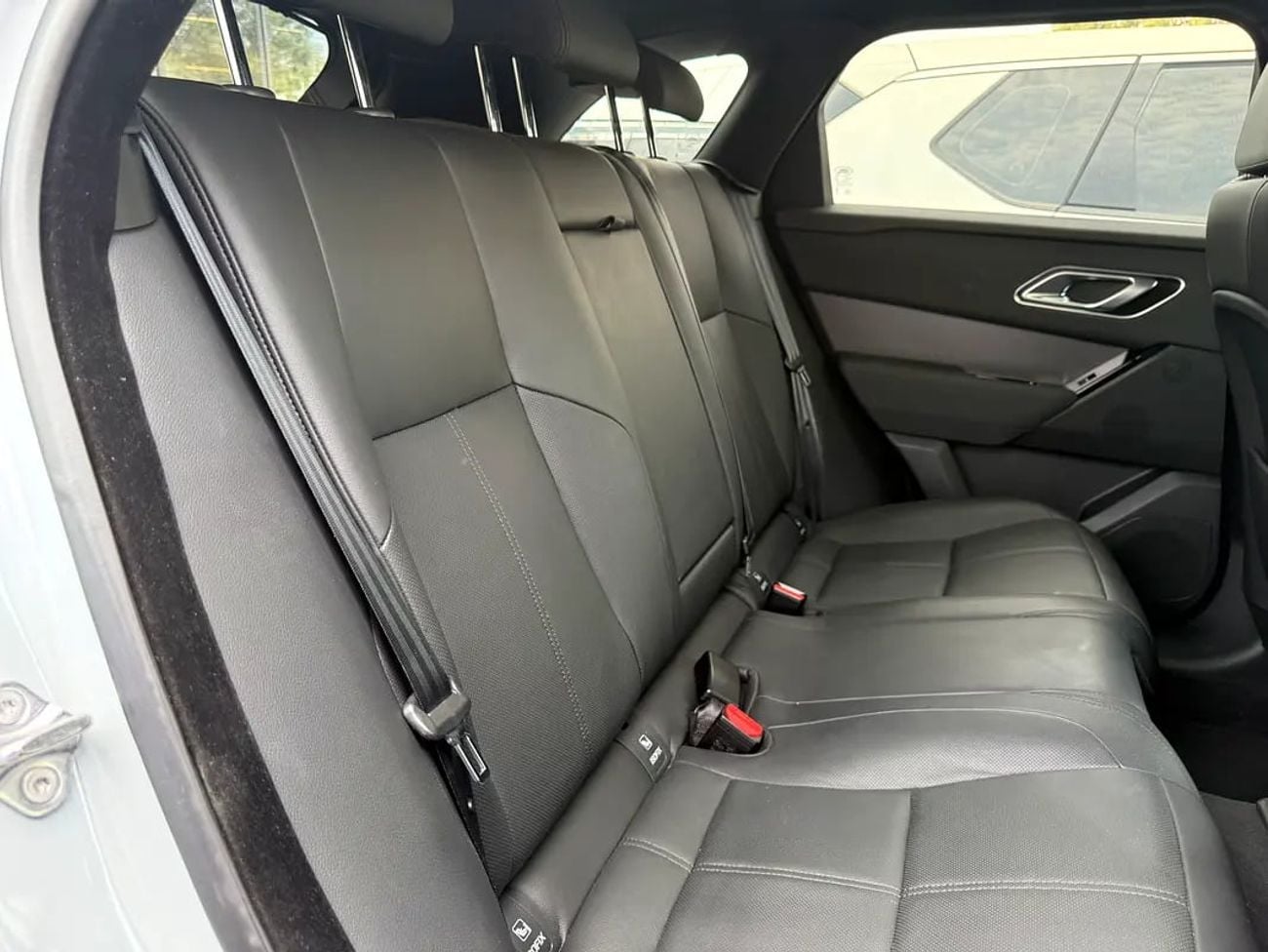 لاند روفر رينج روفر فيلار P250 SE 2.0L European Specs - Brand