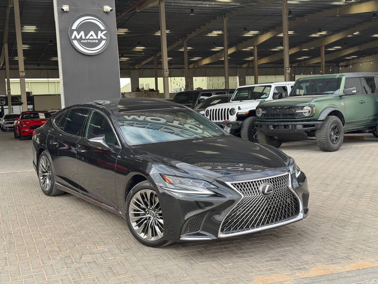 لكزس LS 500 محرك V6 سعة 3.5 لتر / أعلى المواصفات لكبار الشخصيات / كاميرات 360 درجة / تدليك لجميع المقاعد / بحالة