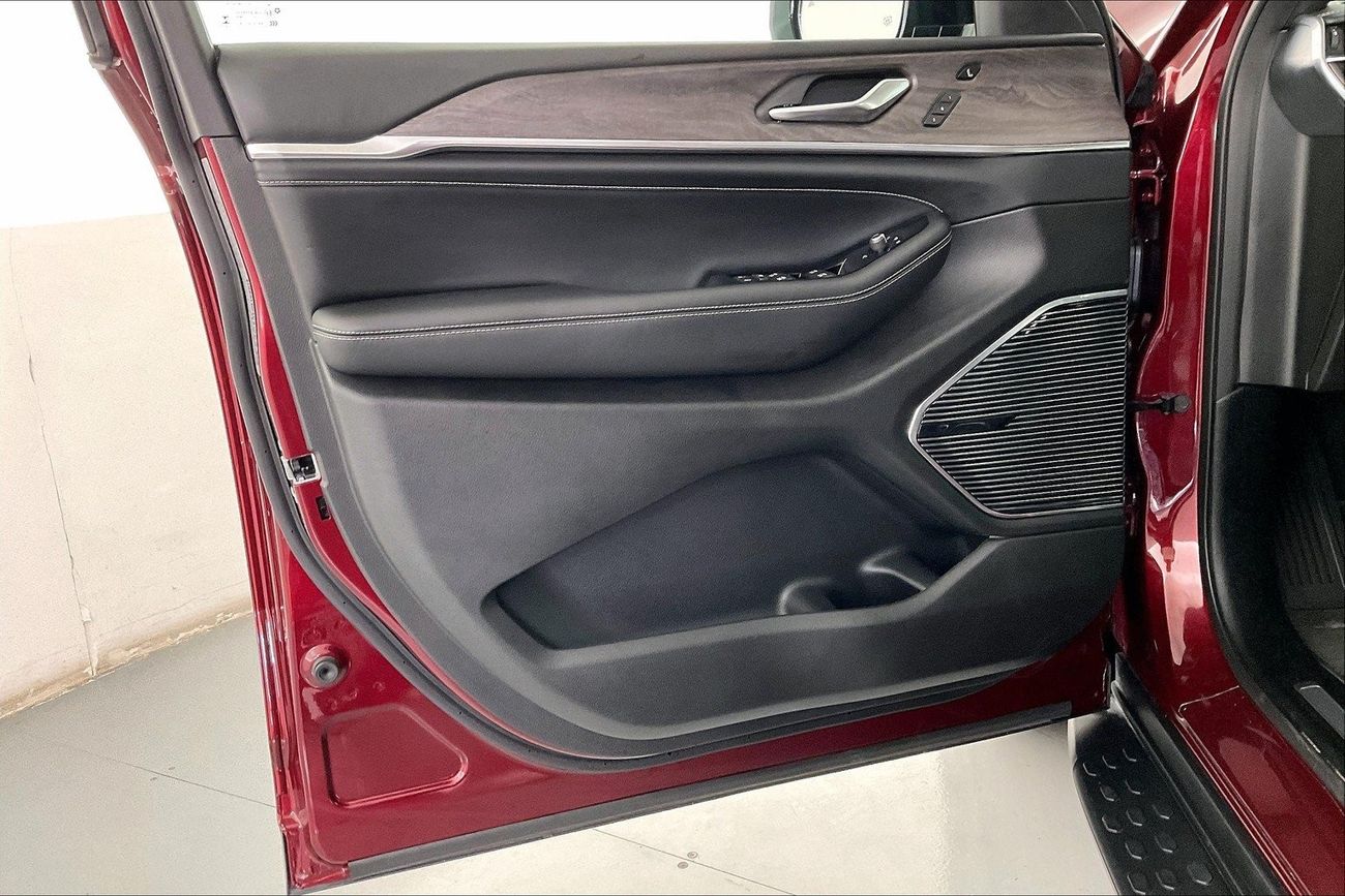 جيب جراند شيروكي Overland | ضمان مجاني لمدة عام | 0 دفعة أولى