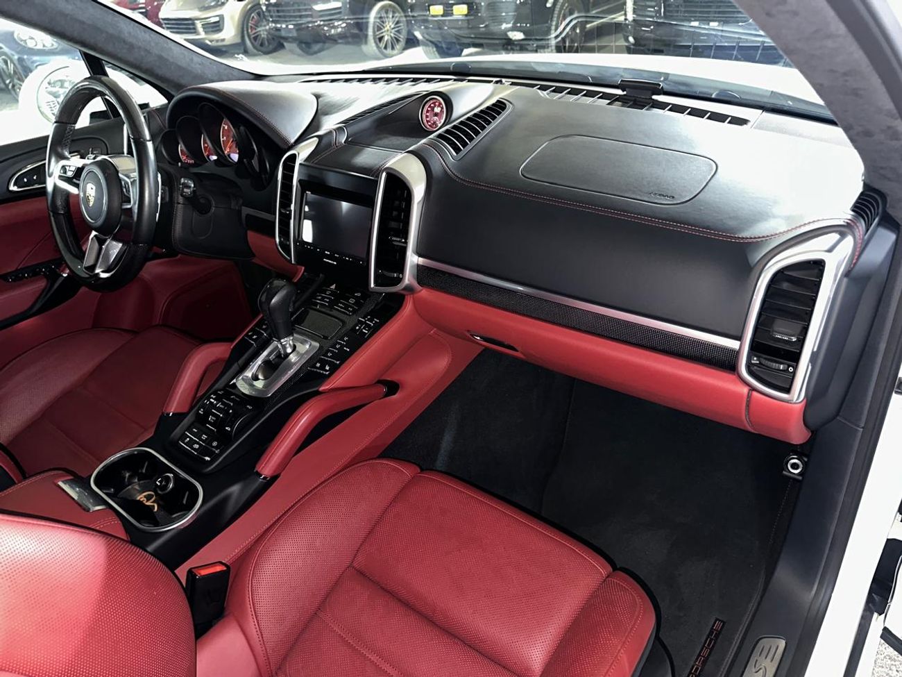 Porsche Cayenne Turbo S 4.8L (570 HP) 2016 | FULL SERVICE HISTORY | CARBON CERAMIC BRAKES (PCCB) | FULL SPEC!