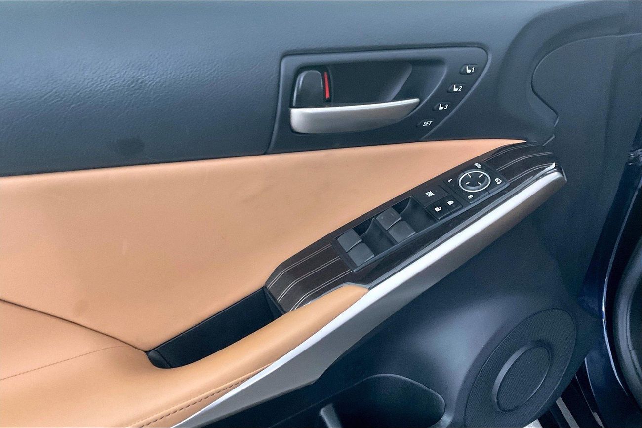 Lexus IS350 Platinum | Guaranteed Warranty | 0 Down Payment