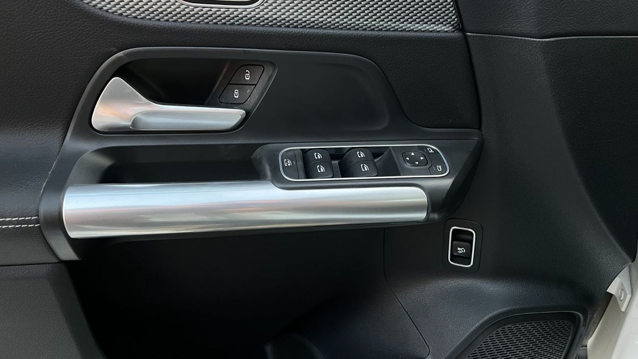 Mercedes-Benz GLA 200 Mercedes-Benz GLA 200 1.3L Petrol