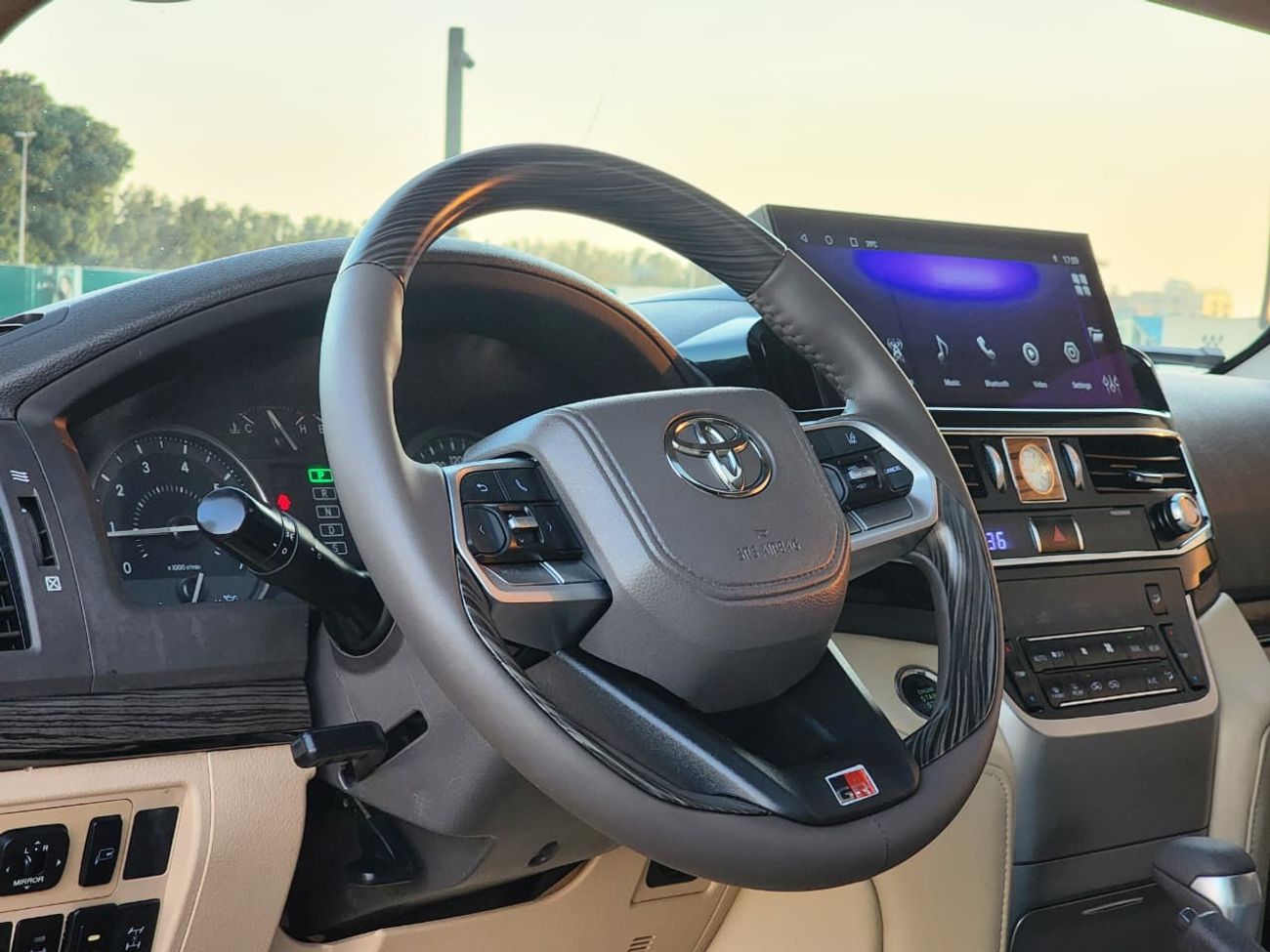 Toyota Land Cruiser GXR V8  MODEL 2012 UPGRADE 2024