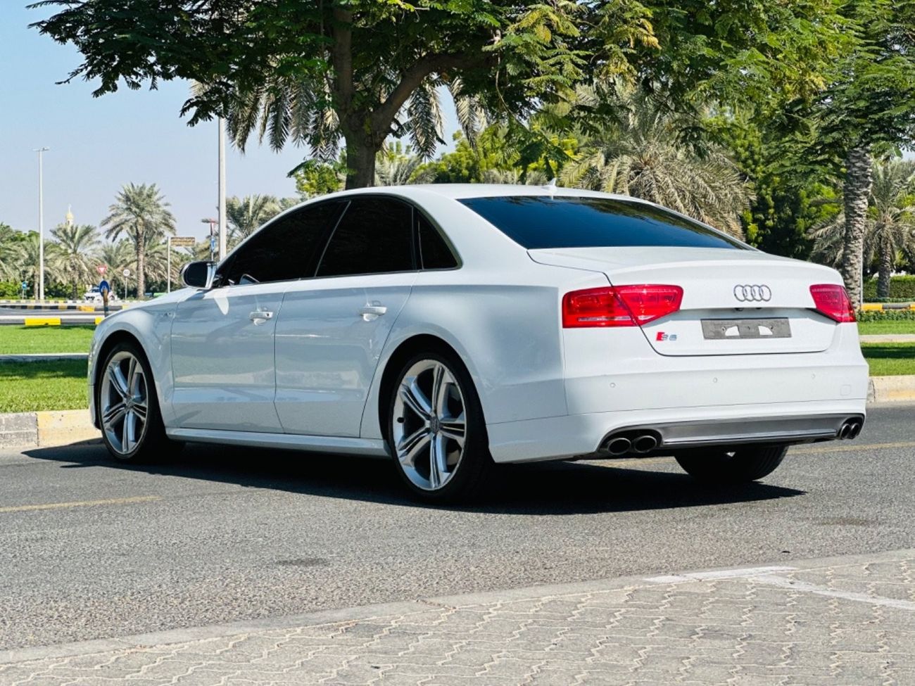 Audi S8 TFSI quattro S-Line 4.2L AUDI S8 MODEL 2014 QUATTRO S LINE FULL OPTION