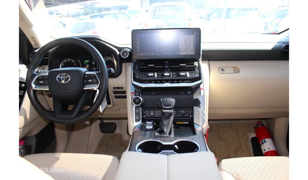Toyota Land Cruiser (2022) VXR V6 T/T GCC, 05 YEARS WARRANTY & SERVICE CONTRACT FROM AL FUTTAIM