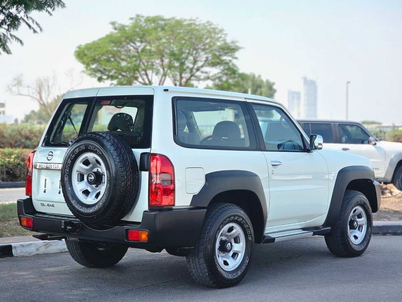 Nissan Patrol Safari GL 4.8L M/T (7 Seater)