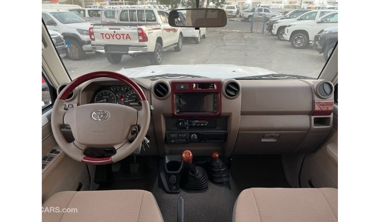 Toyota Land Cruiser Hard Top Toyota Hard top 4 doors 4.0L V6 (Winch + Difflock + wooden Trim)