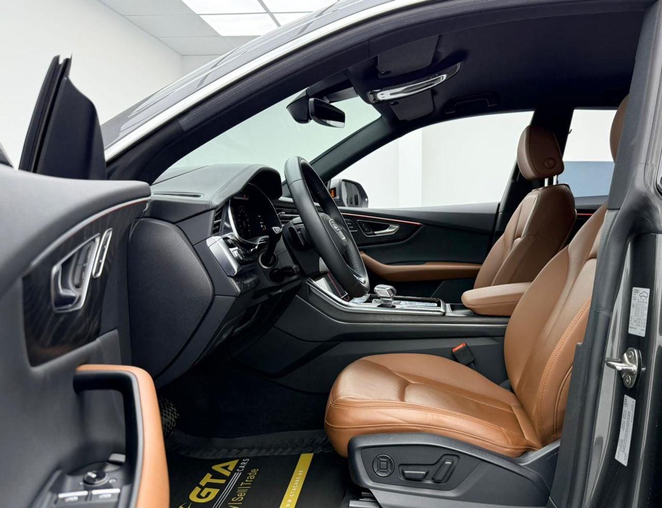 أودي Q8 55 TFSI quattro 3.0L SUV
