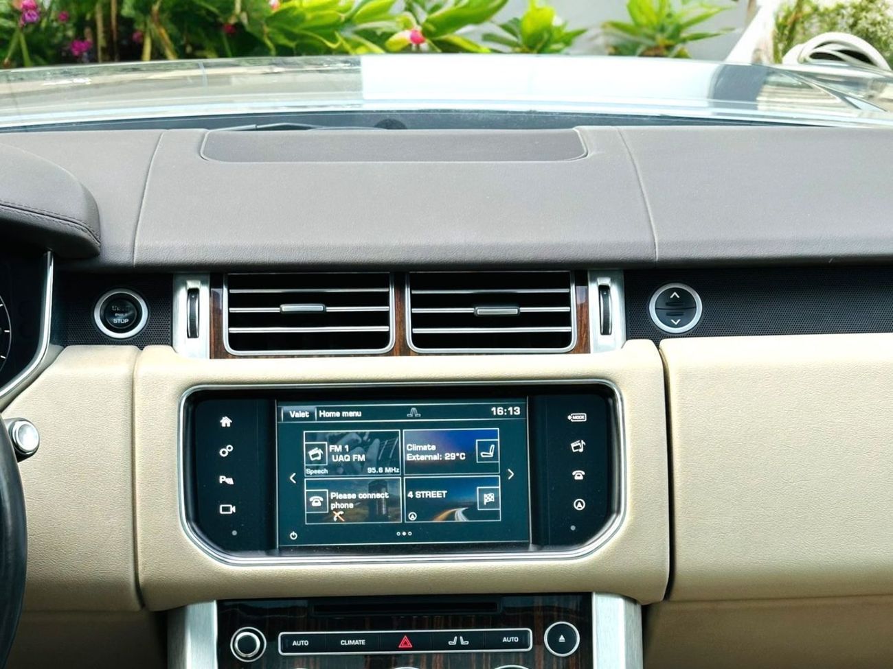 Land Rover Range Rover Vogue 5.0L Vogue HSE 5.0L V8 | 2016 | GCC SPECS | AED 1,850 Per Month