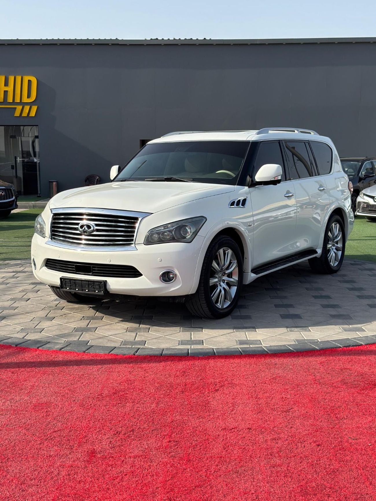 Infiniti QX80 LUXURY