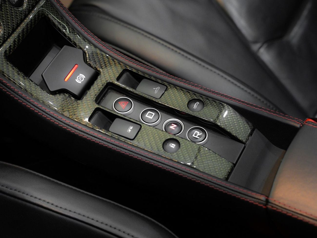 مكلارين 650S سبايدر نظام رفع، حزمة الكربون، نظام صوت ميريديان، مواصفات دول مجلس التعاون الخليجي!!