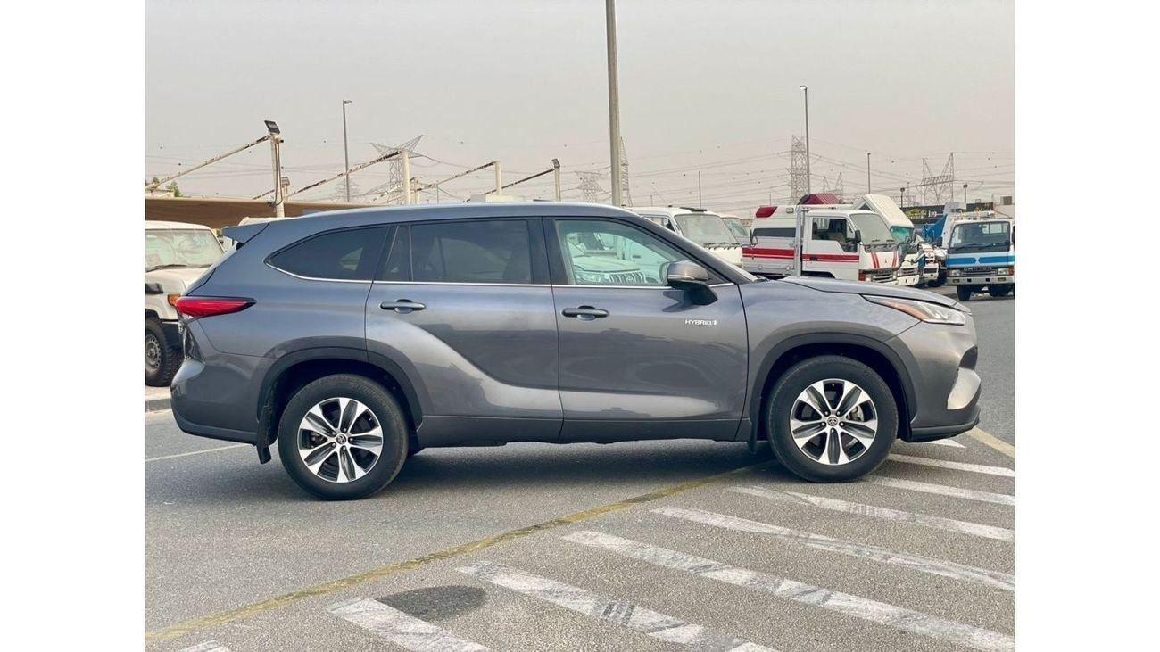 Toyota Highlander 2021 Toyota Highlander XLE hybrid Fuel - 2.5L V4 - Full Option - 4x4 AWD - 27,500 Mileage