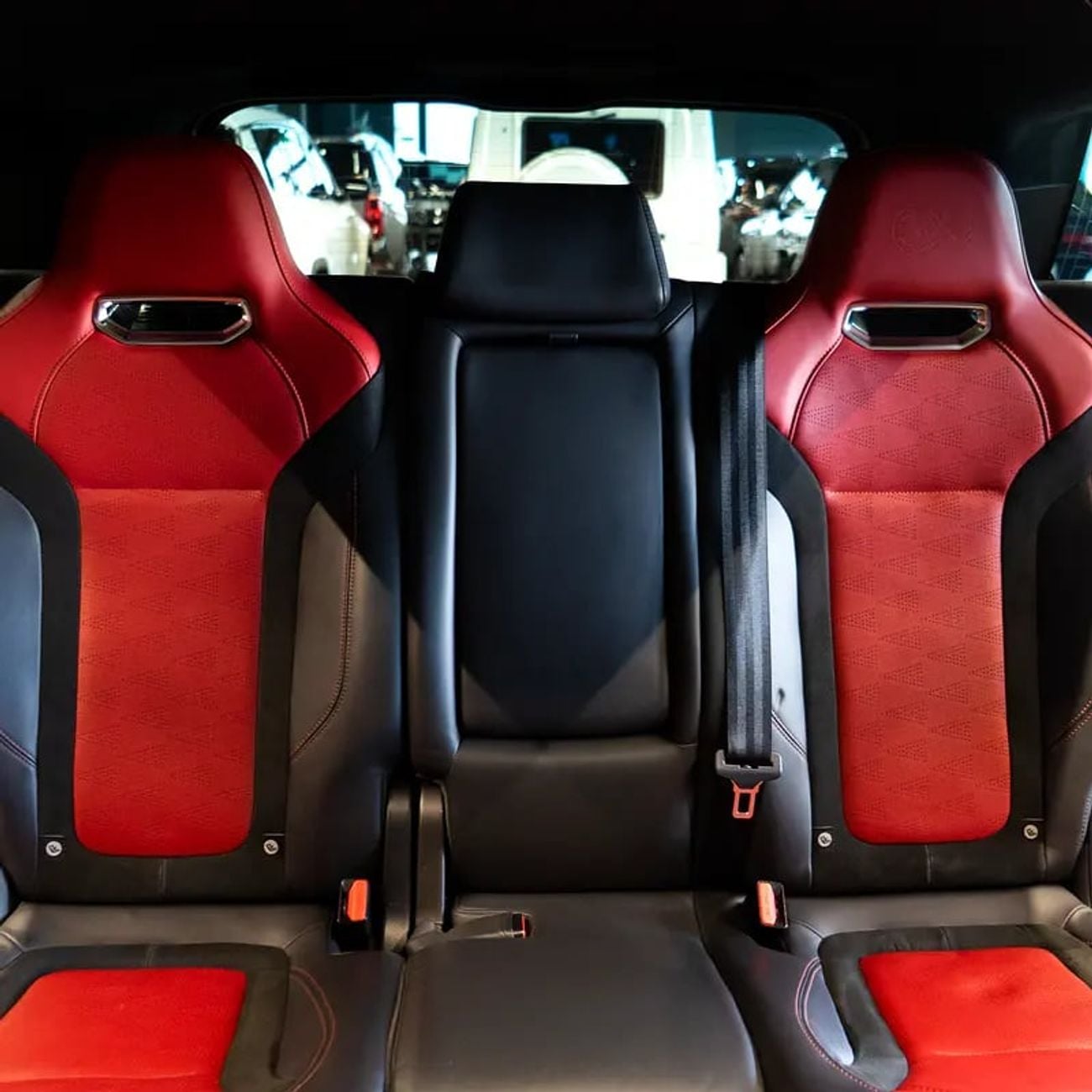 لاند روفر رينج روفر سبورت SVR 5.0L (550 HP) 4,407 pm • 0% Downpayment • SVR Carbon Edition • 1 Year Warranty