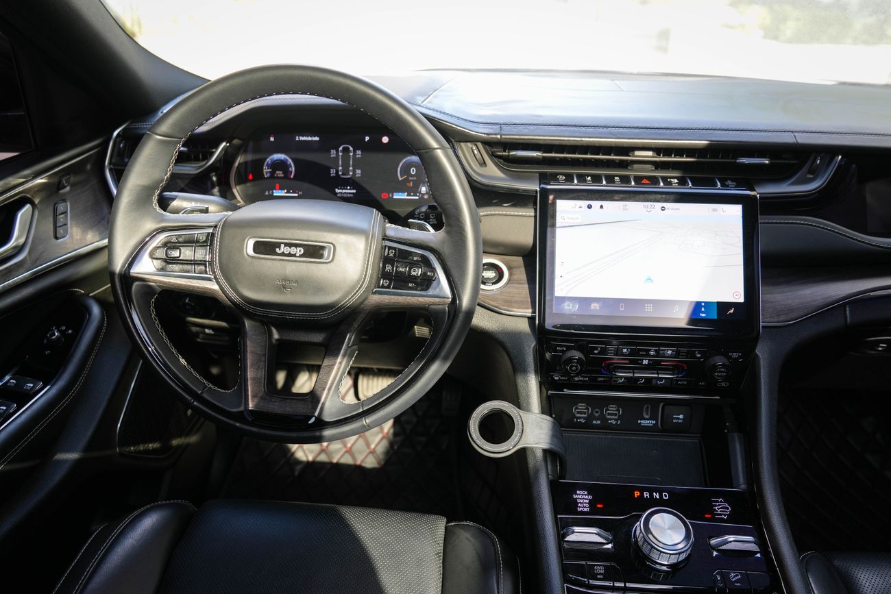 جيب جراند شيروكي overland 7seater