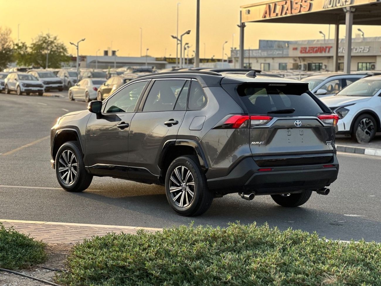 تويوتا راف ٤ Hybrid TOYOTA RAV4 XSE Full Option