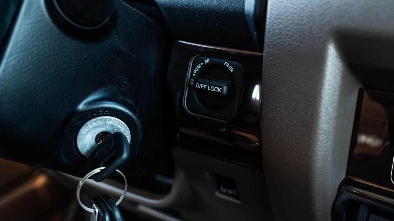 تويوتا لاند كروزر بيك آب LC 79 DC 4.0 Fully loaded || 2025