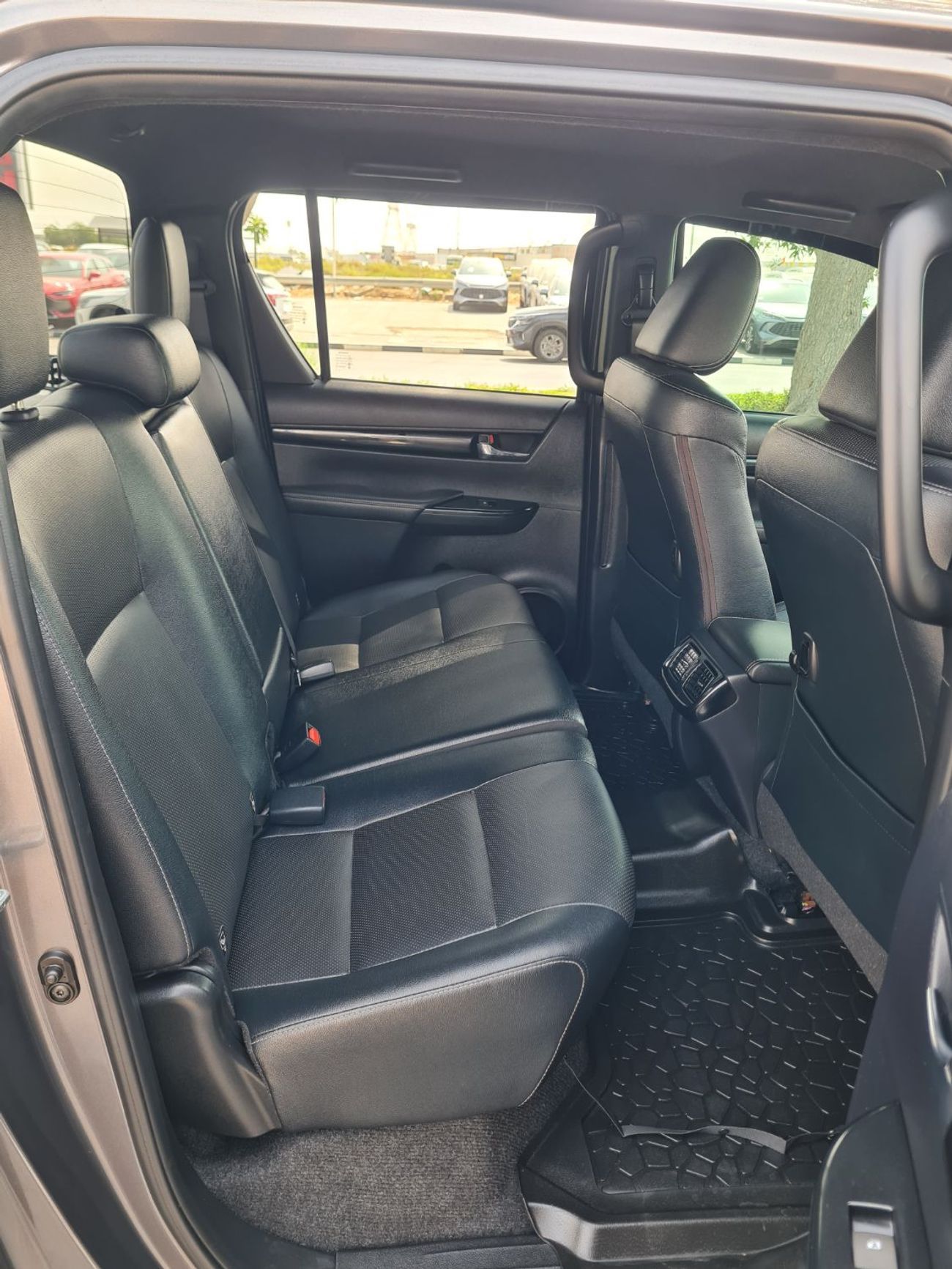 تويوتا هيلوكس TRD Double cabin 2.8L, perfect inside and outside