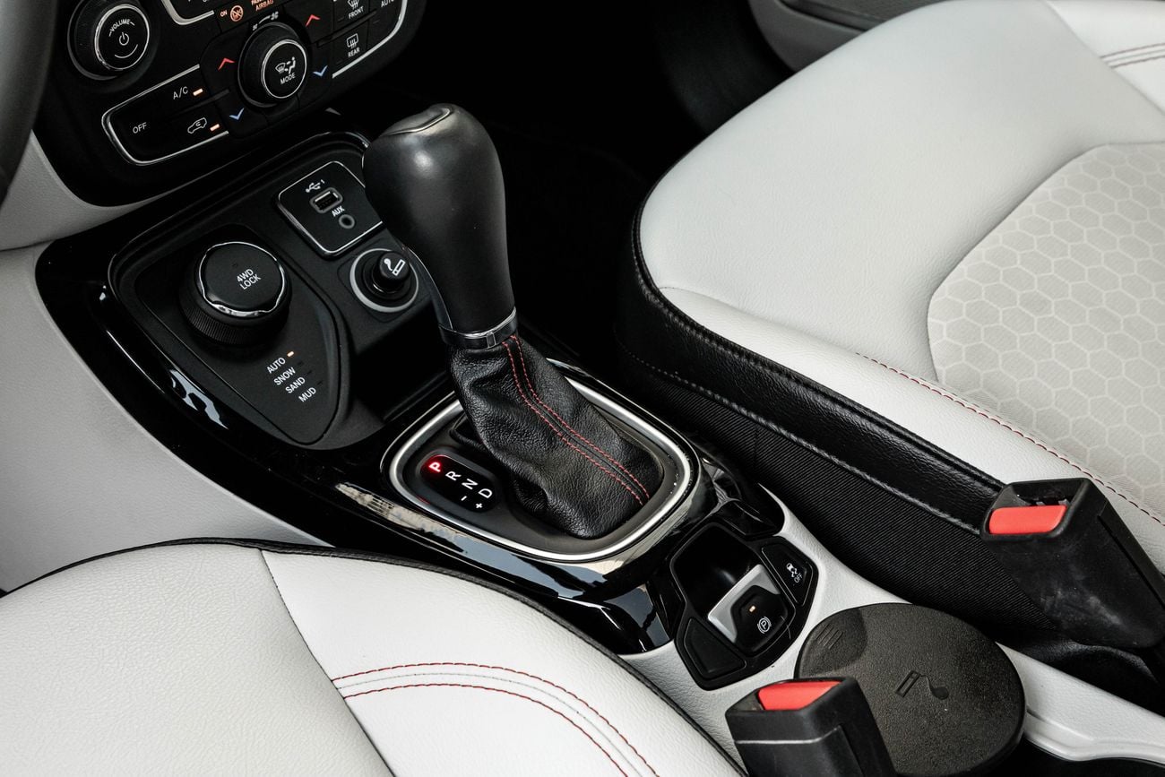 Jeep Compass LIMITED | ONE OWNER | MAINTAINED | 1,469 P.M | 0% Downpayment | LIMITED | ONE OWNER | JEEP MAINTAINE