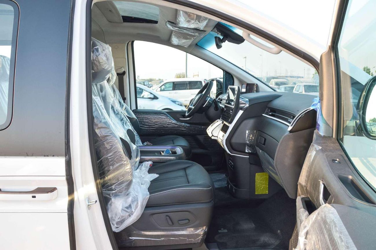 Hyundai Staria HYUNDAI STARIA 2.2L DIESEL LUXURY 2025