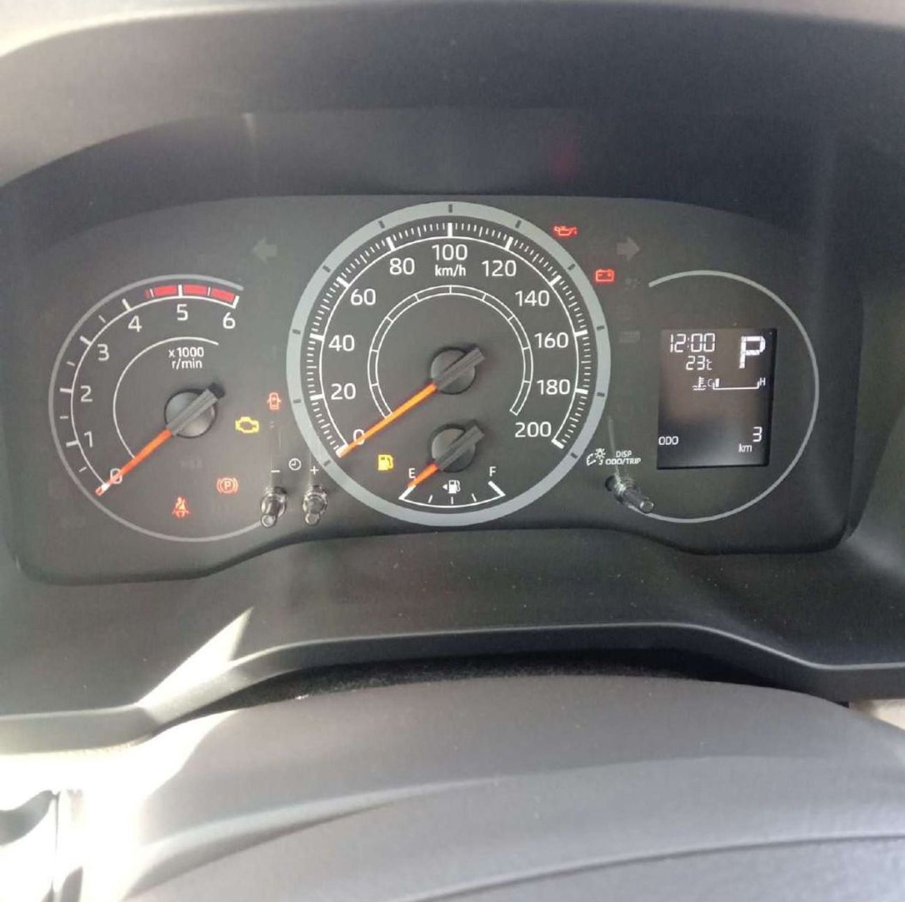 تويوتا هاياس 2.8L . Diesel . Automatic . Rear Wheel Drive . High Roof