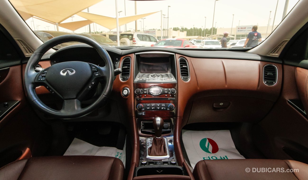 إنفينيتي QX50 3.7