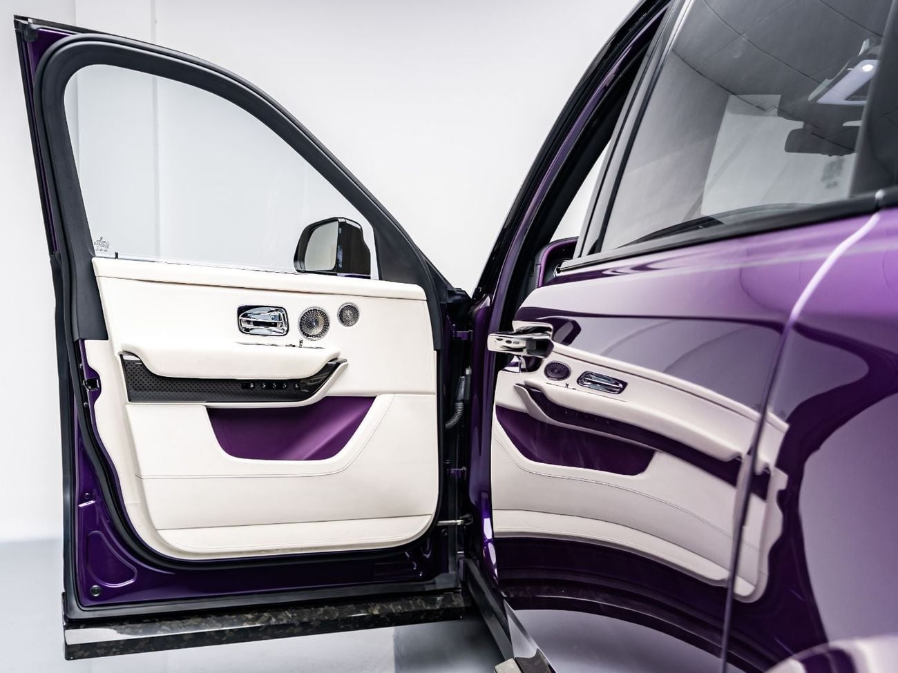 Rolls-Royce Cullinan 2021 Rolls Royce Cullinan Mansory Black Badge, 1 Year Warranty, Service History, Low KMs, European