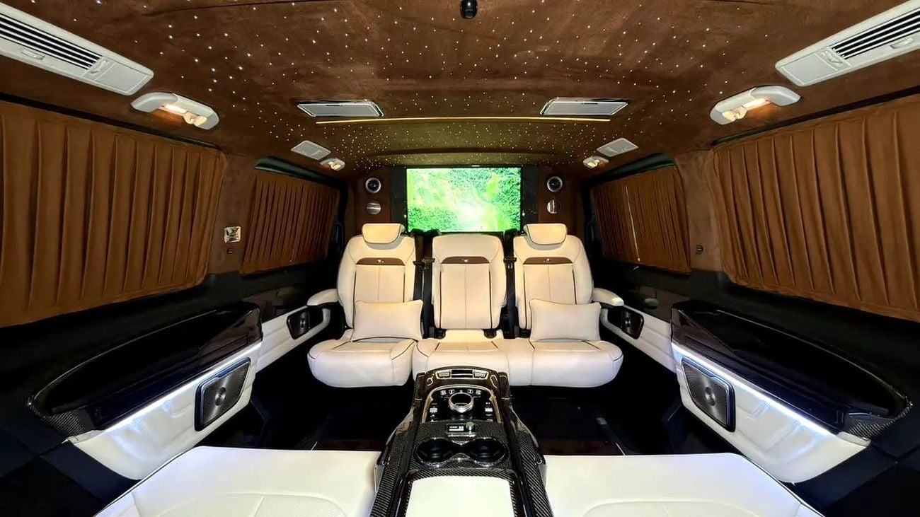 مرسيدس بنز V 300 ARRIVAL MODEL VIP MERCEDES GCC V300 with ADDITIONAL REAR AC - 2 Years Warranty by VLINE