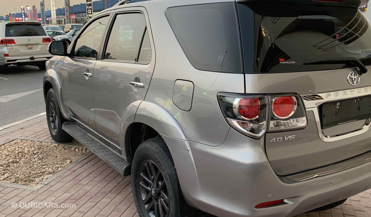 Toyota Fortuner V6. 4,0