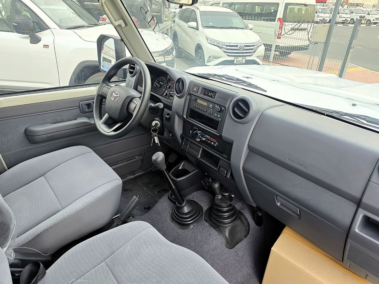 تويوتا لاند كروزر Toyota Land Cruiser 76 4.2l M/T Diesel 4WD Whit Def Lock , Fog light White Color 2025 Model