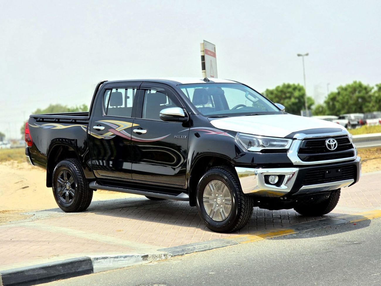 Toyota Hilux TOYOTA HILUX PETROL 2.7 DOUBLE CABIN - A/T - HIGH OPTIONS - PUSH START - 2025 - BLACK INSIDE BLACK -