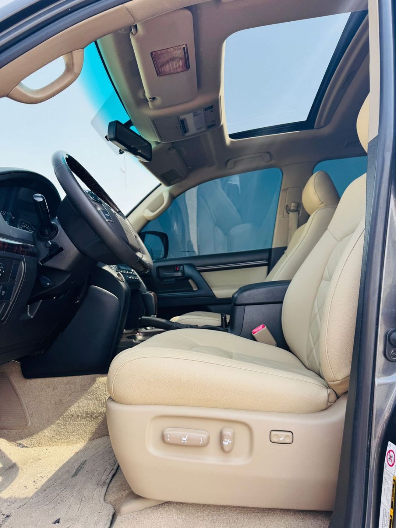 تويوتا لاند كروزر Left hand 4.0 liter V6 ,2011 model ,Petrol ,only for for export available