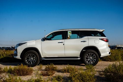 تويوتا فورتونر Toyota Fortuner 4.0L SUV 4WD 2025