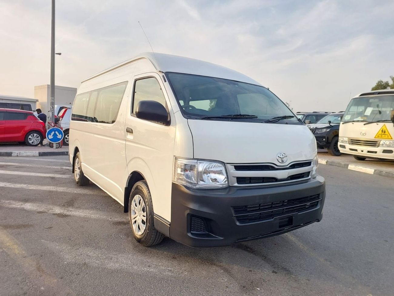 Toyota Hiace TOYOTA HIACE COMMUTER VAN RHD 2005 MODEL 2.5 L DIESEL MANUAL(PM07223)