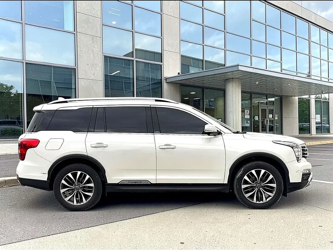 جي إي سي GS 8 624 P.M | 320T i-4WD Turbo - GCC Specs - Well Maintained | WARRANTY+SERVICE