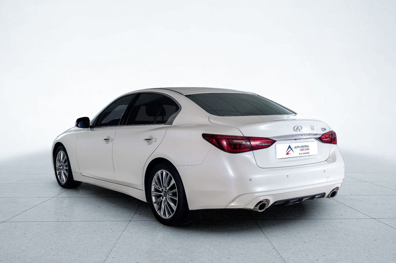 Infiniti Q50 LUXE 3.0