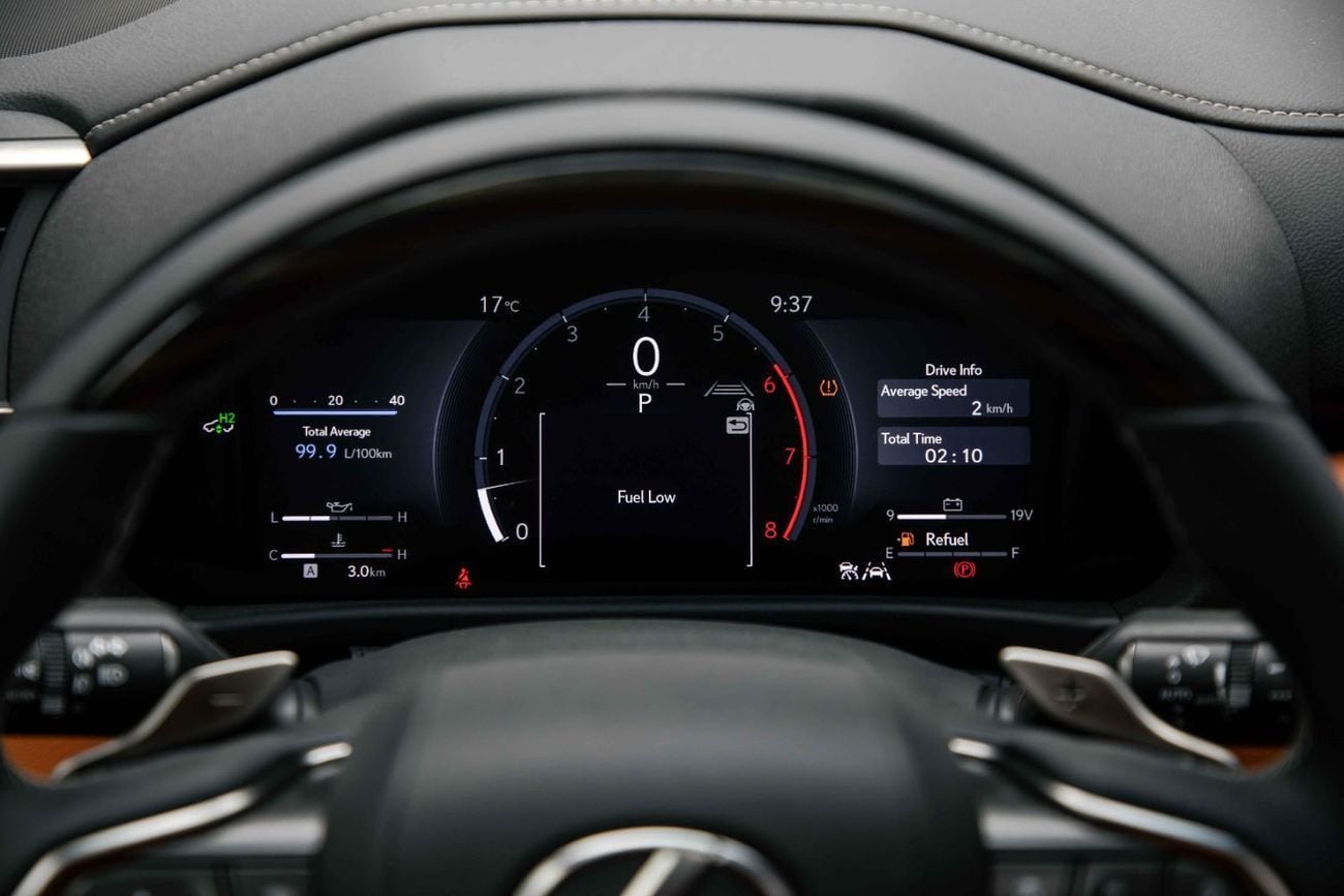لكزس LX 600 VIP 3.5L - Sonic Quartz Inside VIP Sunflair | Export Only