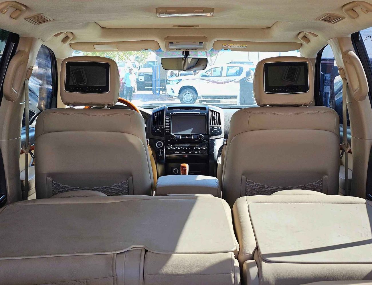 Toyota Land Cruiser GXR/ V6 / 4.0L/ 4WD/ SUNROOF/ ORG SHAPE/ A/T / FULL OPTION / LEATHER SEATS/ EXPORT ONLY / LOT#10319