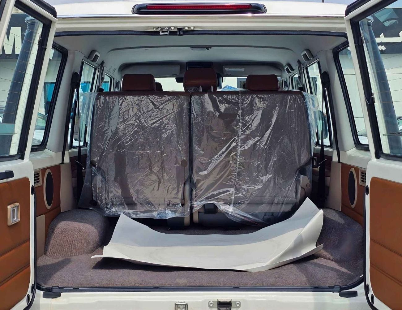 تويوتا لاند كروزر 70 LC76 LX/2.8L DIESEL V4 A/T/LETAHER SEATS/DVD,CAMERA/ (CODE#HT76ZS)